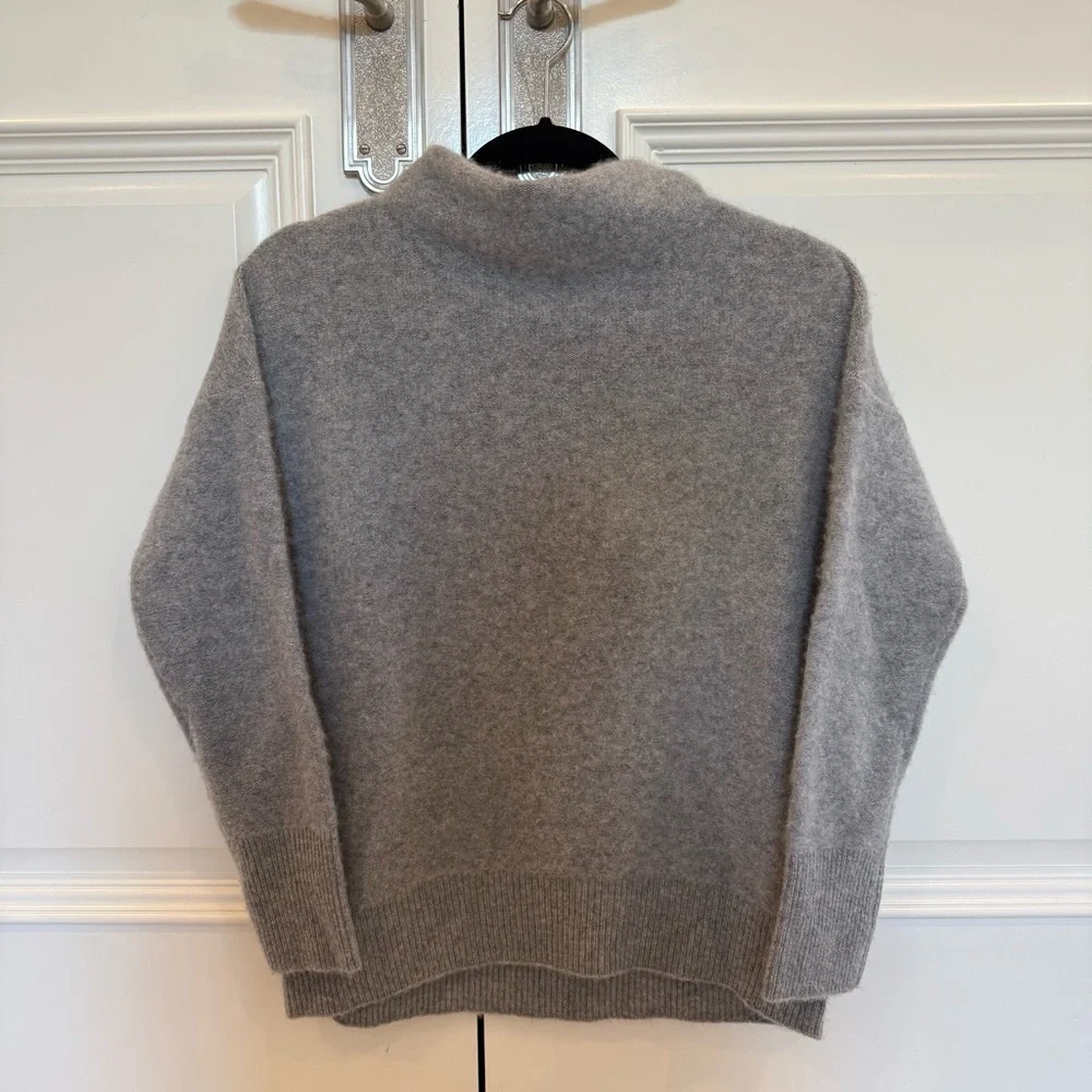 Vince Funnel Neck Cashmere Sweater XS Gray Minimalist Feminine Normcore - Picture 2 of 7